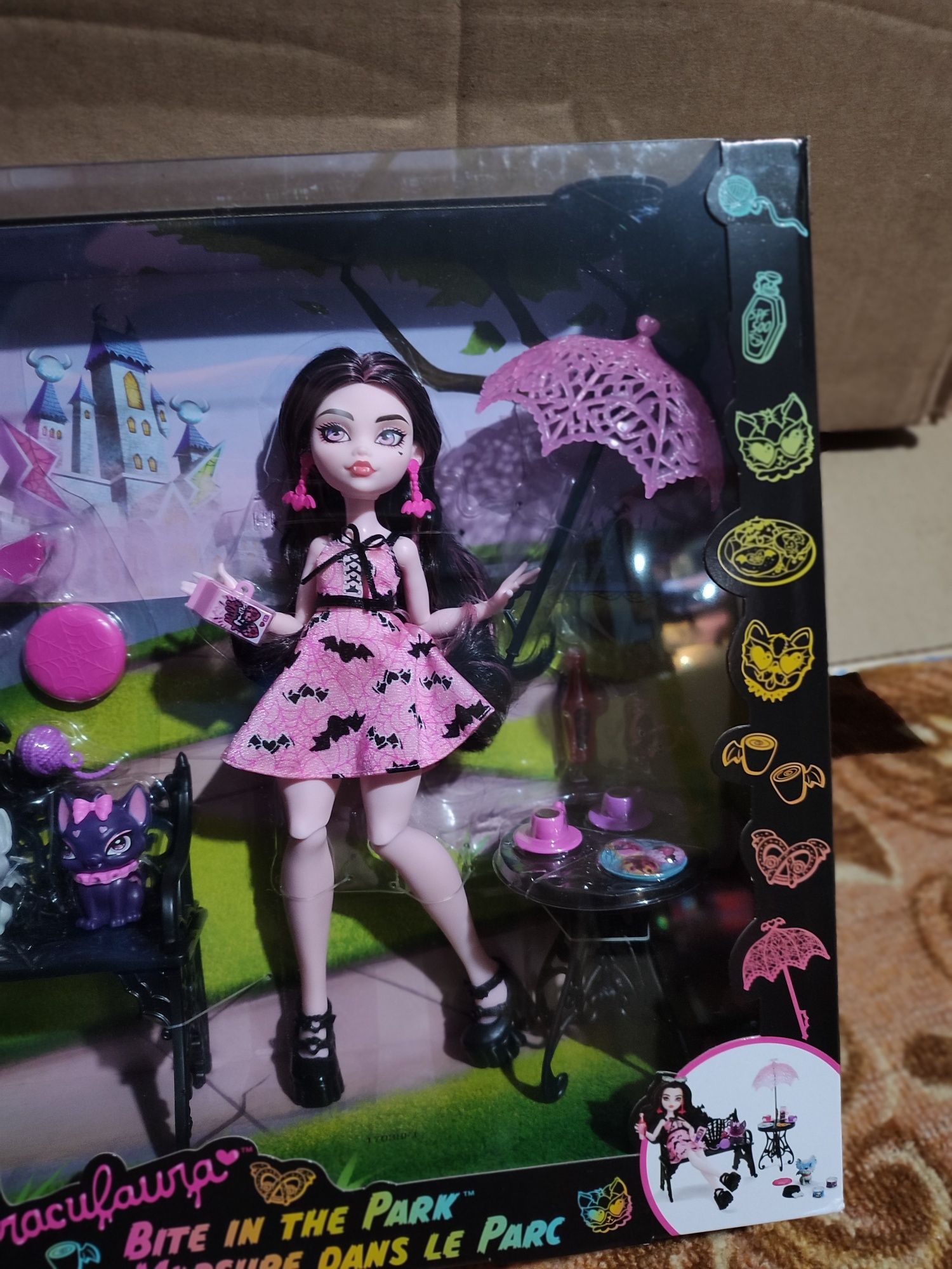 Monster High Draculaura Bite in the park Лялька Дракулаура Монстер Хай