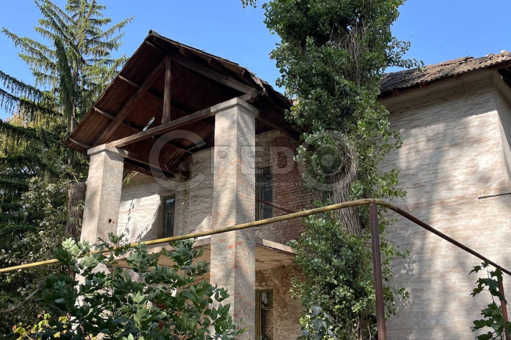 Продаж окремо розташованої 2-х поверхової будівлі, р-н 44 квартал.