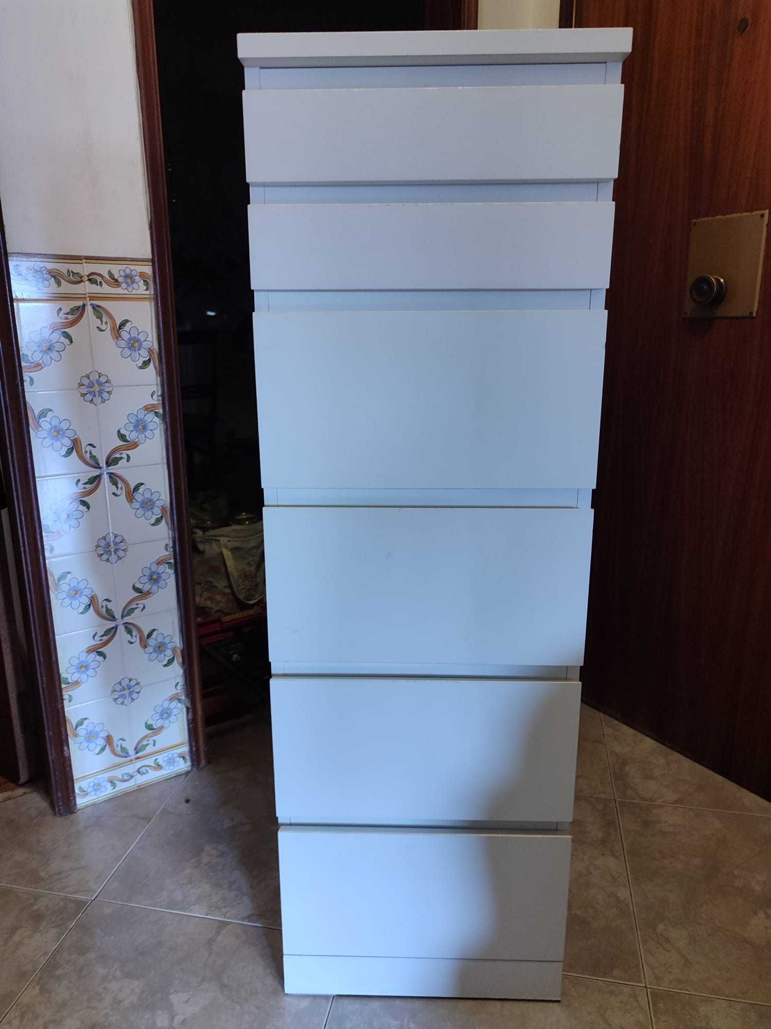 Cómoda MALM da IKEA com 6 gavetas