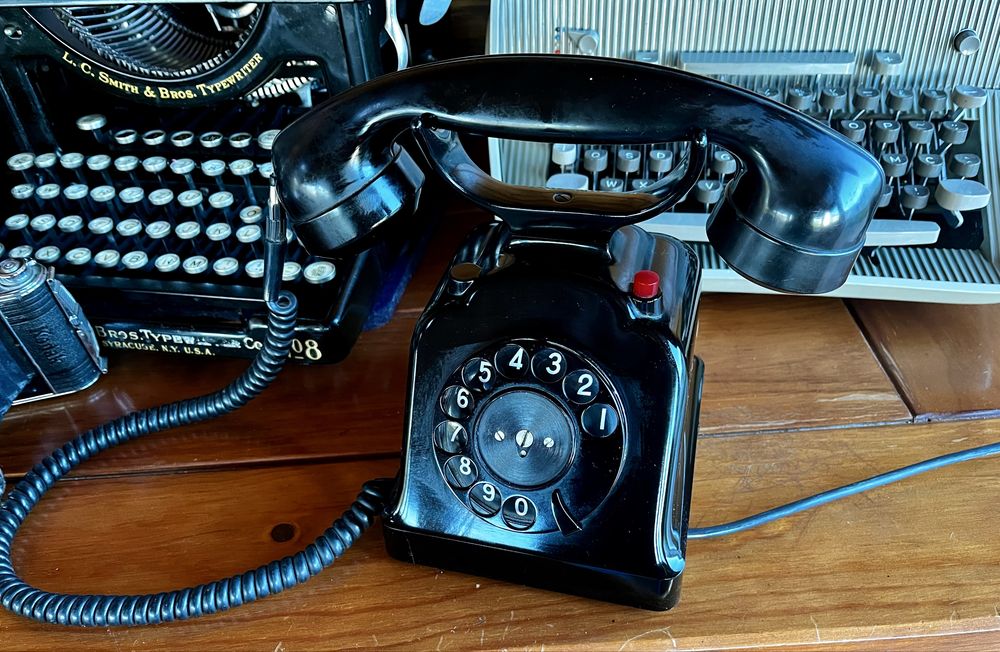 Antigo telefone Zenith anos 40