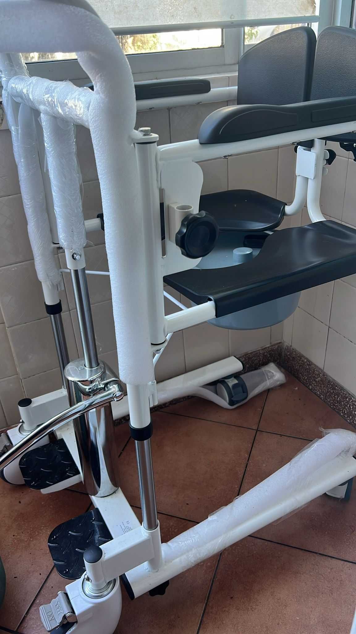 Cadeira de Transferência Sanitária e de Banho – Sensicare 6128-A”