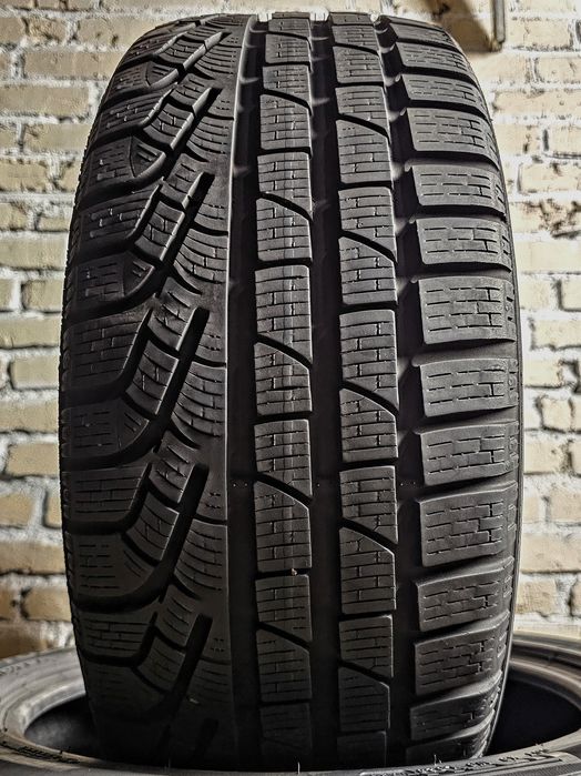 Зимова пара 235/45r18 Pirelli | 7.5mm | 2023 | Italy | Преміум шини