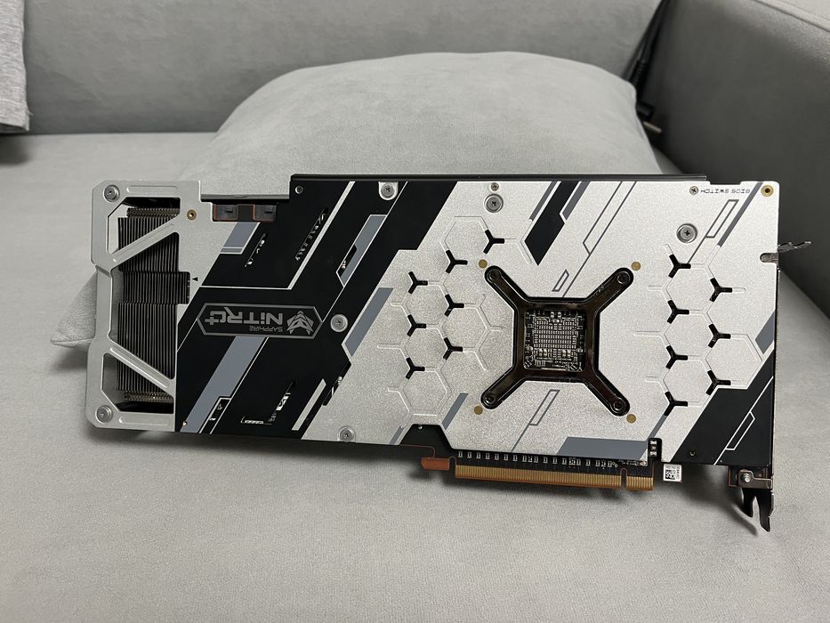 Sapphire Nitro + RX5700XT 8gb