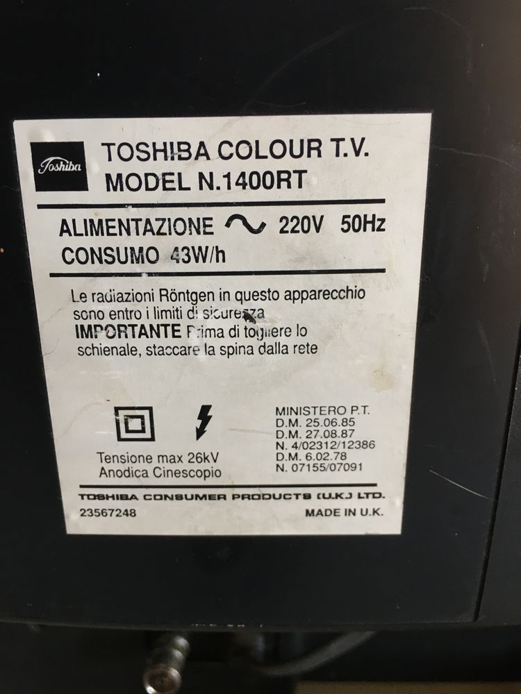 Televisão TOSHIBA a cores modelo 1400 RT