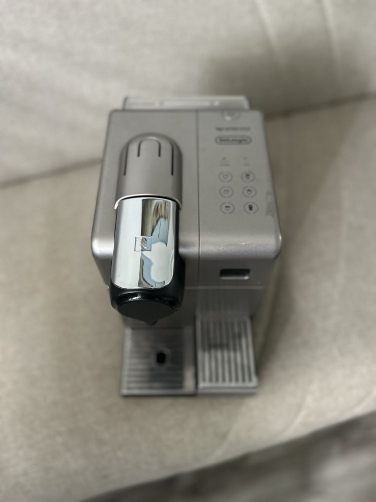 Ekspres kapsułkowy Delonghi nespresso