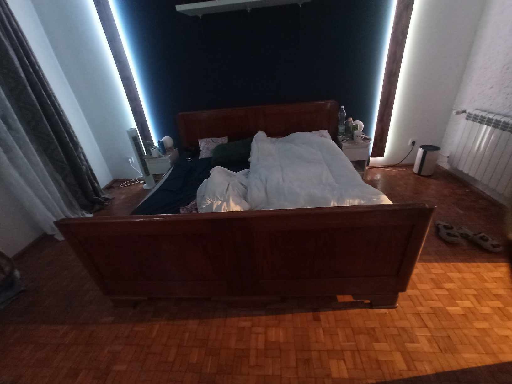 Stare łóżko w dobrym stanie