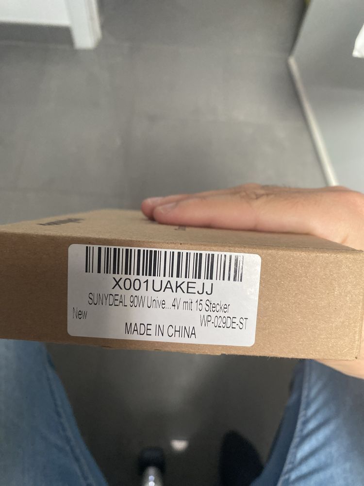 Carregador universal para portátil (SELADO)