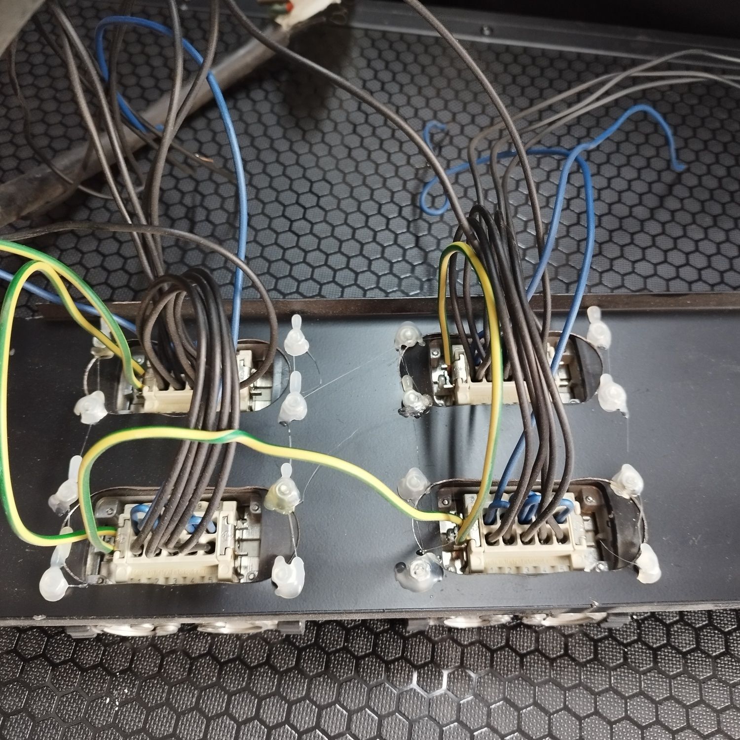 Panel rack, zlącze 32A, wieloparowe, złącze HARTING