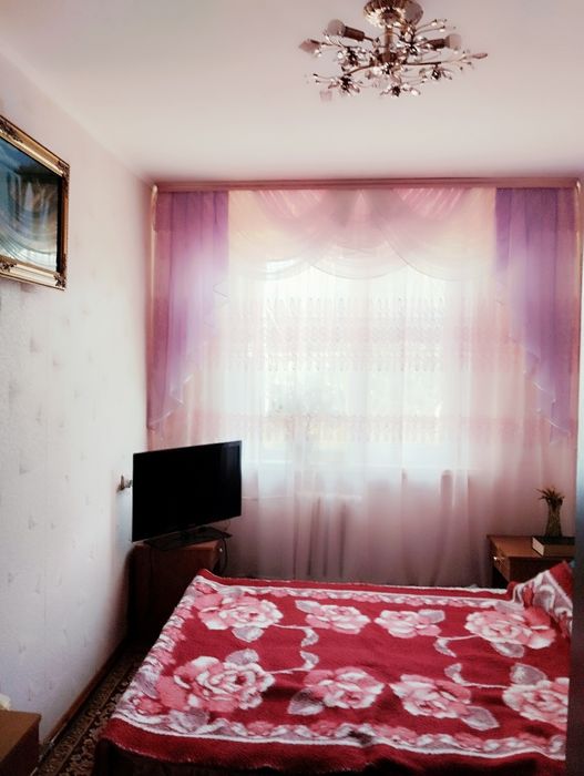 Сдам 1 комнату с хозяйкой.Таирова 1 эт.