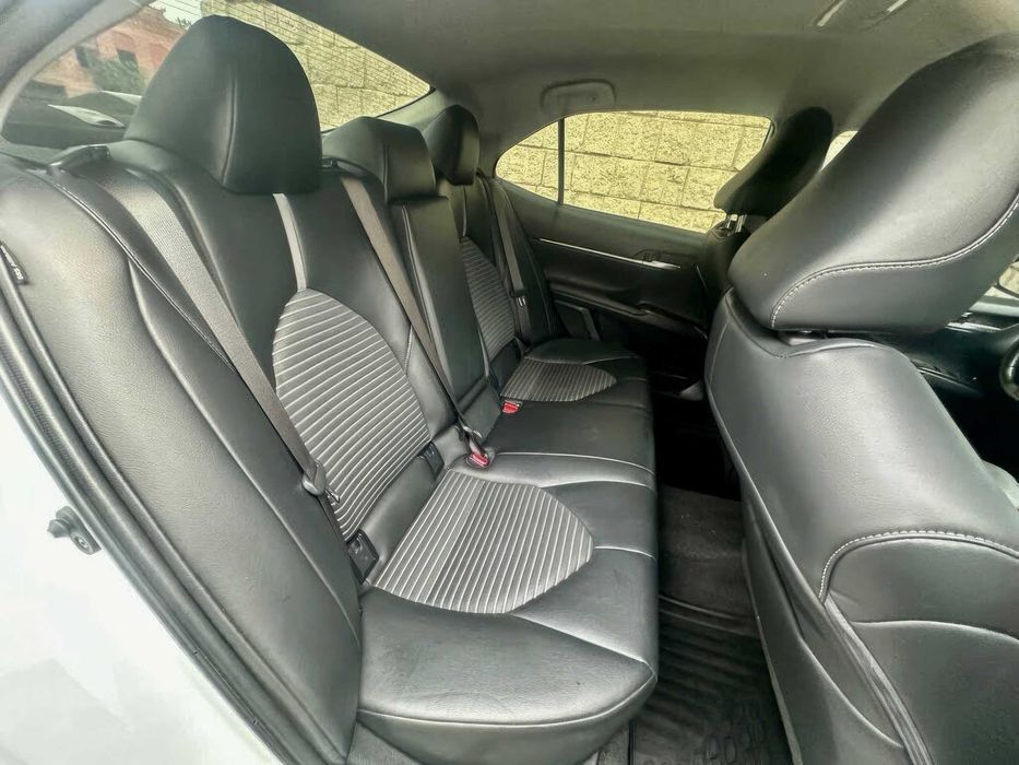 Toyota Camry      2023