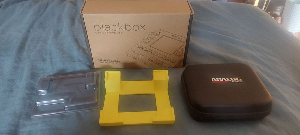 1010Music Blackbox Sampler/looper/granular c decksaver, stand e case