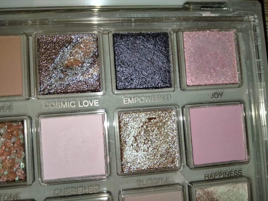 Huda Beauty Rose Quartz paleta cieni