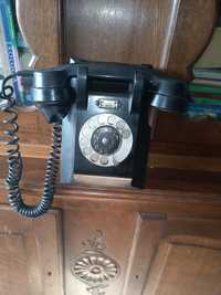 Stary przedwojenny aparat telefoniczny. Vintage. Loft.