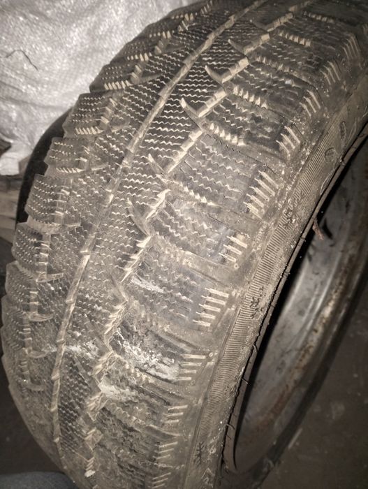 Колесо 180 60 R14 почти новое