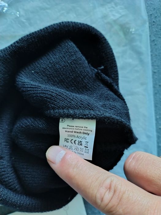 Czapka wbudowane słuchawki i oświetlenie LED