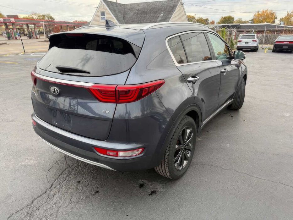 Kia Sportage EX      2019