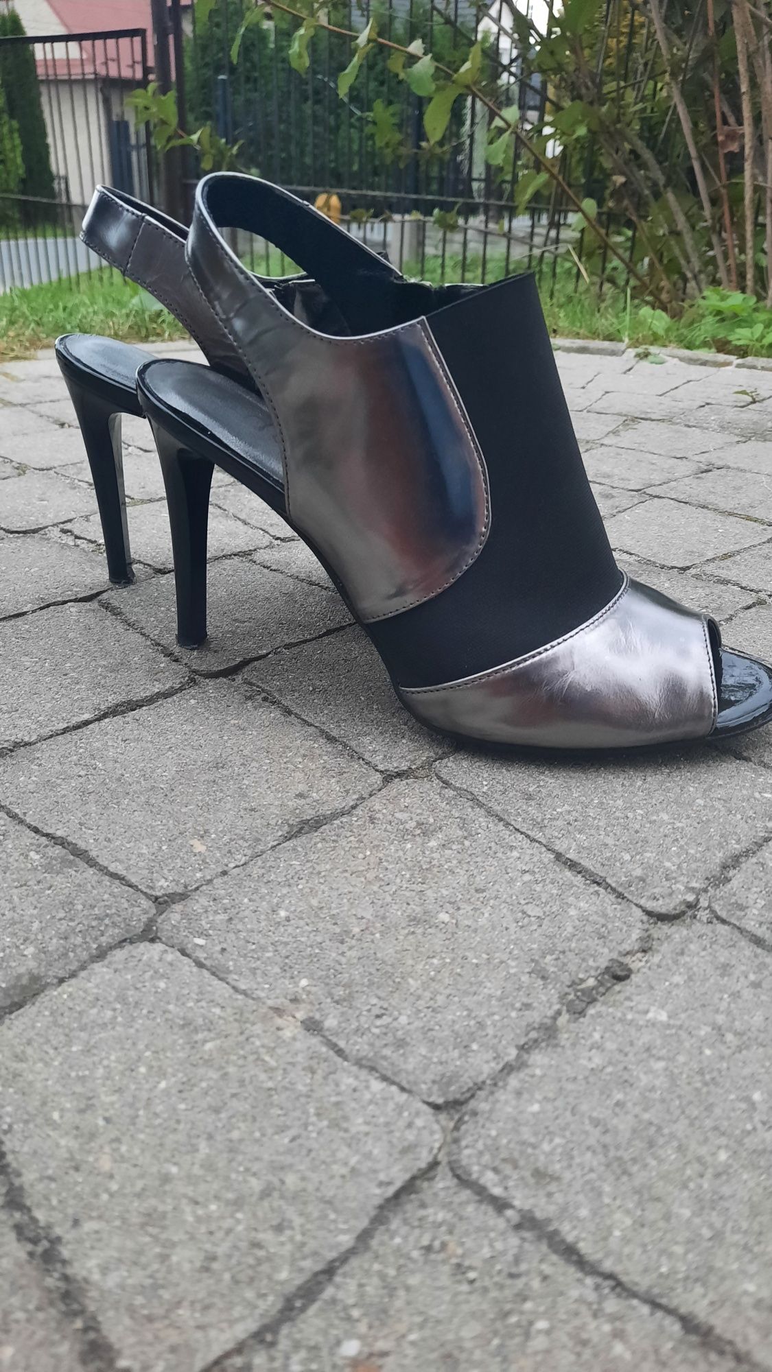 Buty damskie na obcasie 38