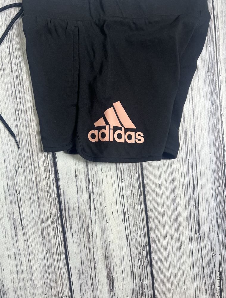 Adidas шорты оригинал женские  размер xs