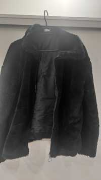czarna kurtka z futerkiem
