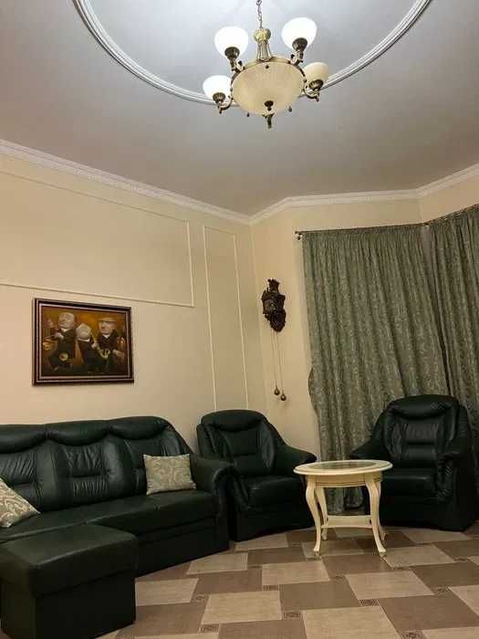 Продам дом с подвалом м.Студенческая