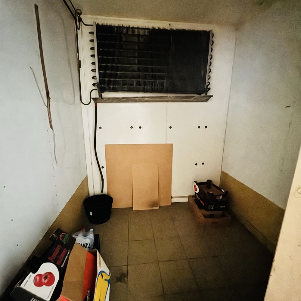 Pawilon sklep lokal Pabianice Warszawska 47. Teren z parkingiem