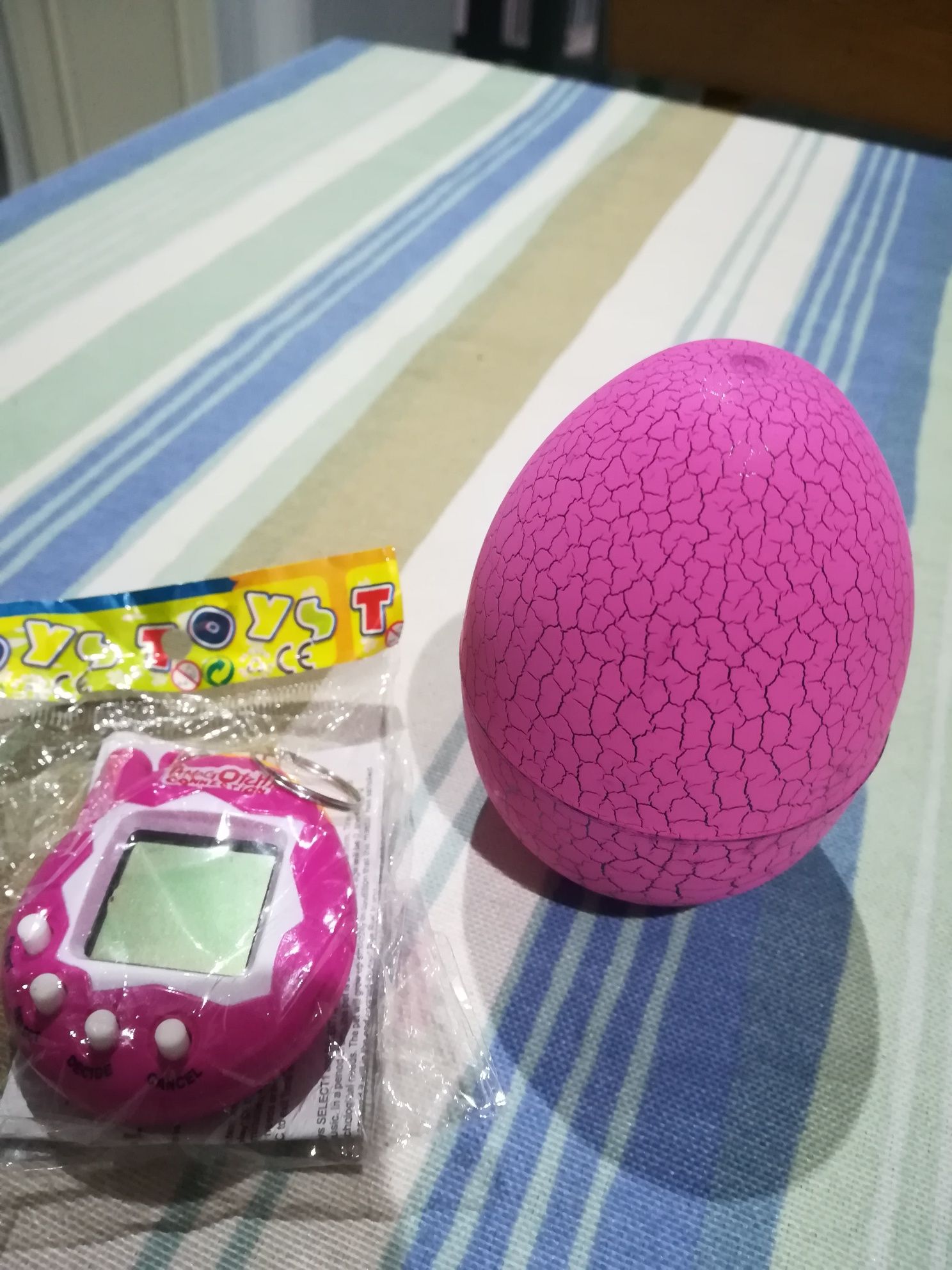 Tamagotchi Rosa com caixa
