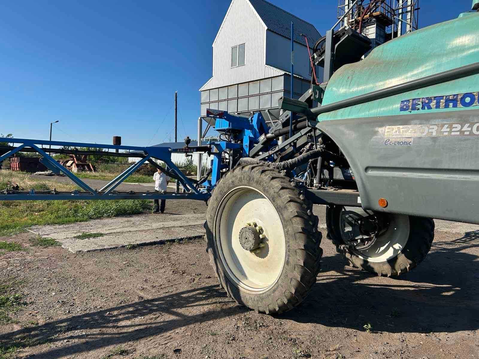 Самохідний обприскувач Berthoud Raptor 4240 HVH