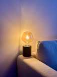 Lampa z dużą żarówką