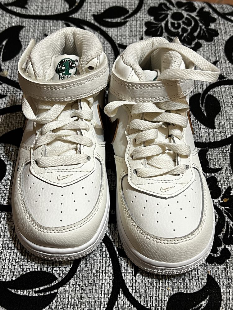 Кросівки Nike air Force 25розмір jordan