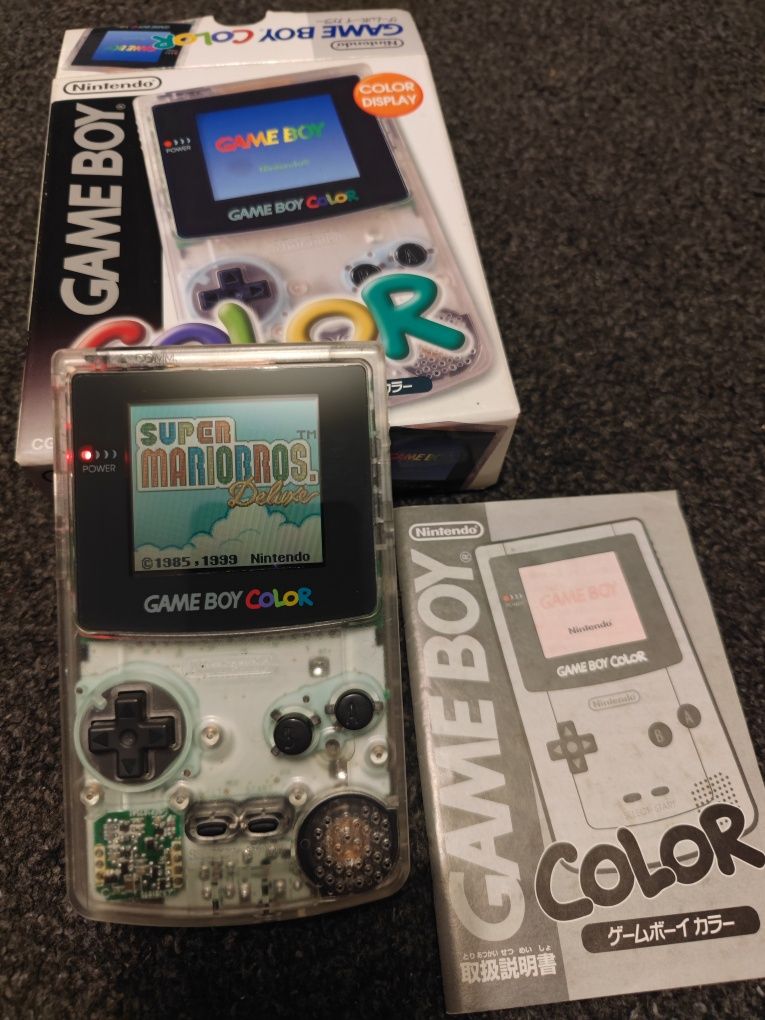 Konsola Gameboy Color Box plus karta flash 8GB