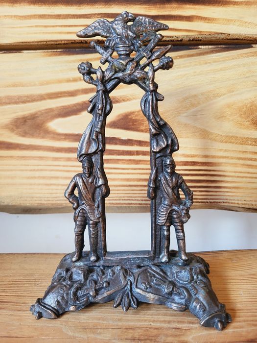 Stara przedwojenna metalowa ramka z motywem wojskowym