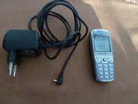 Zabytkowy telefon Alcatel OT 735 z ładowarką