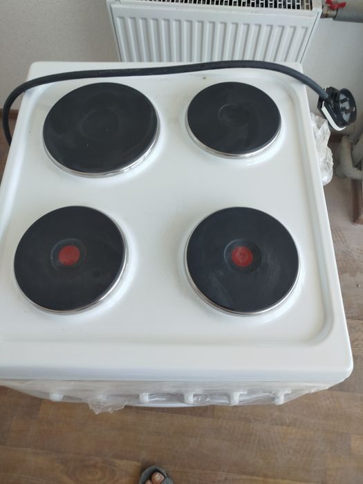 Продам електроплиту Грета