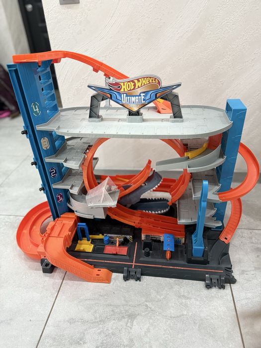 Трек hot wheels акула , парковка