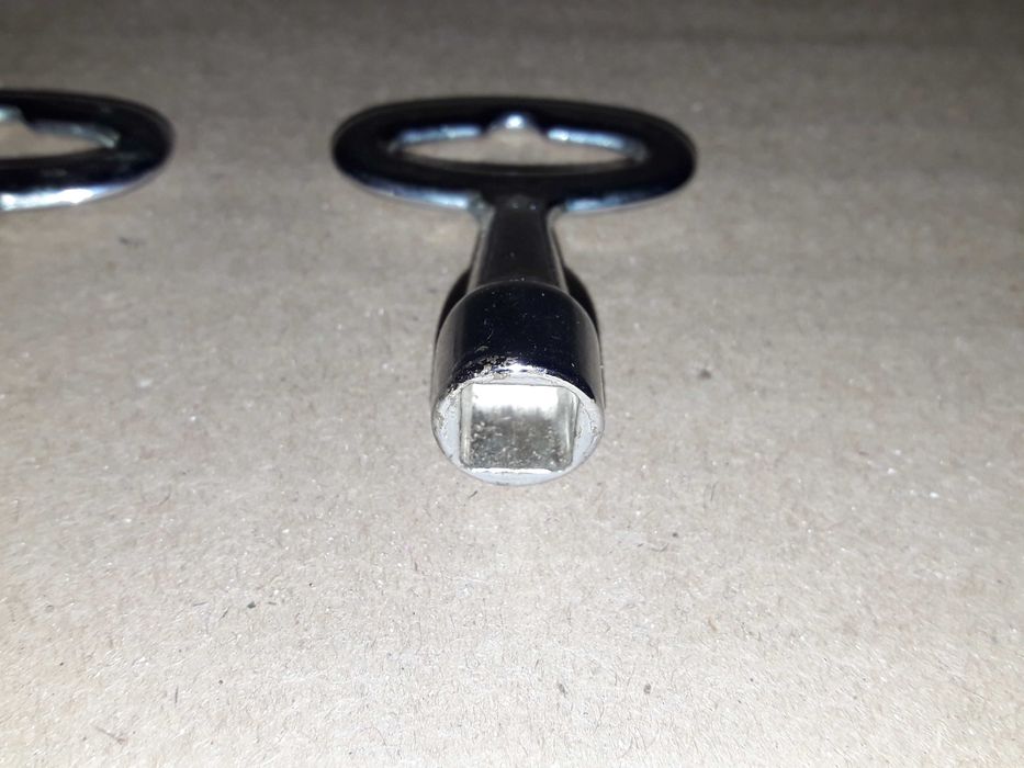 2 x KLUCZ SKRZYNKI ENERGETYCZNEJ itp.  kwadratowy 4-kątny