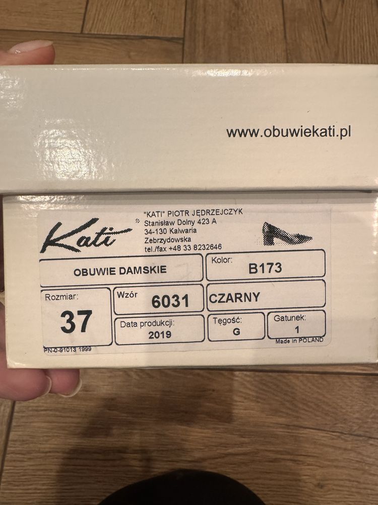 Klasyczne czarne czółenka