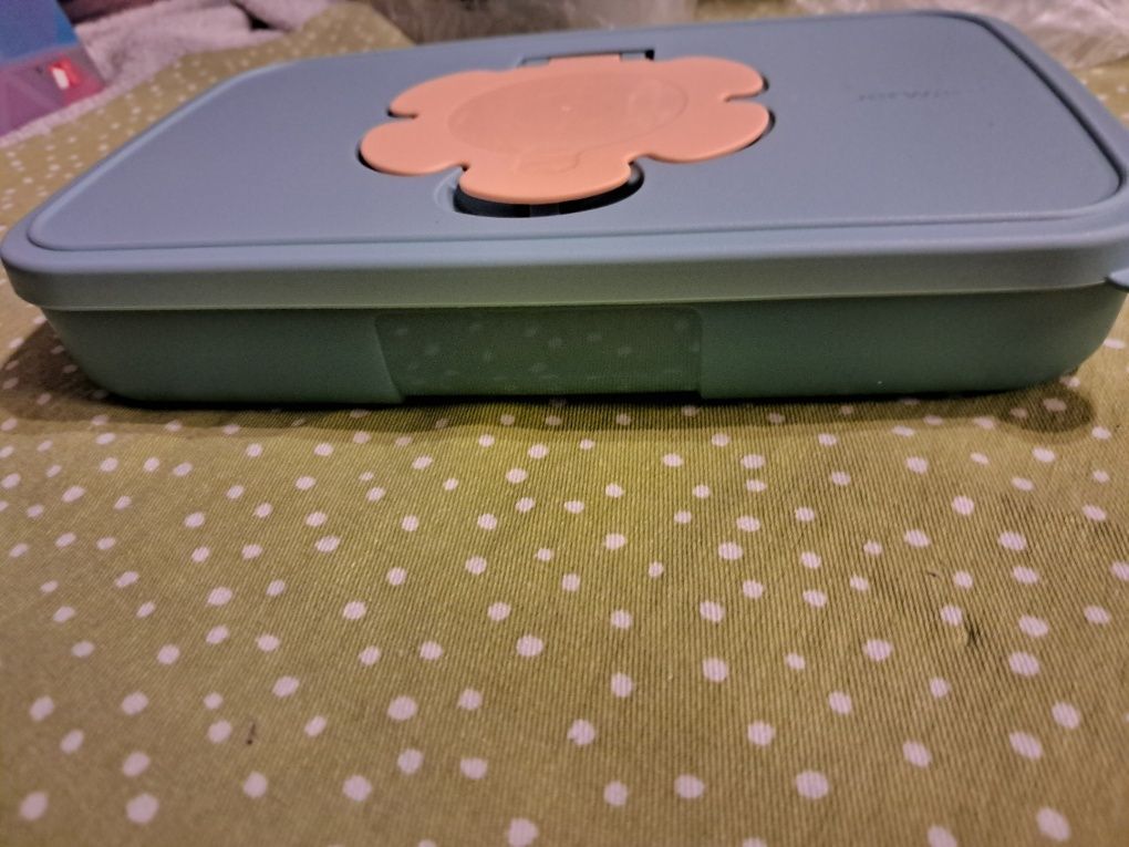 Pojemnik na mokre chusteczki tupperware