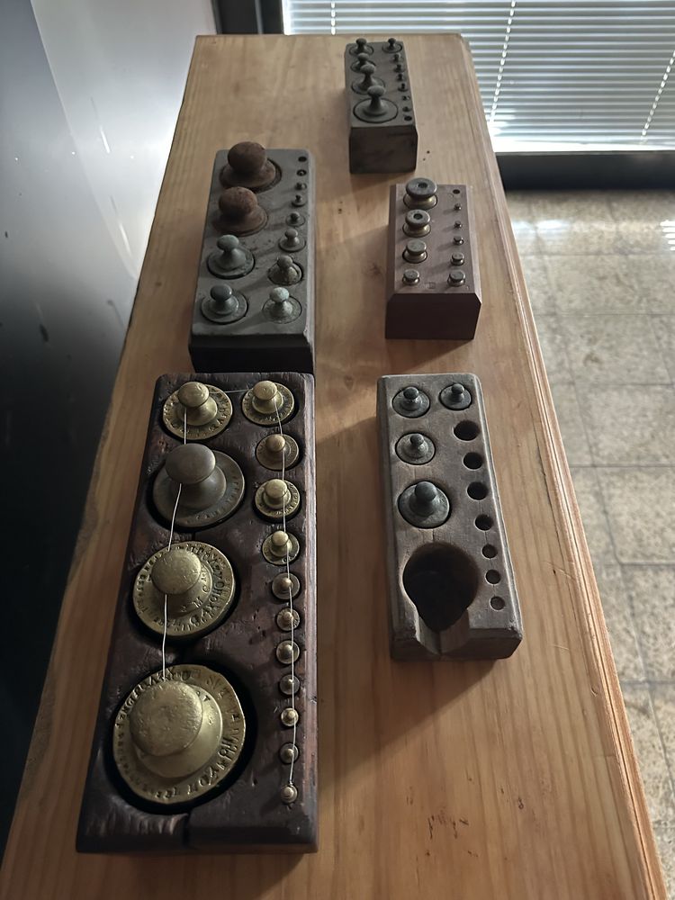 Conjunto de 5 Cepos de balancas antigos!