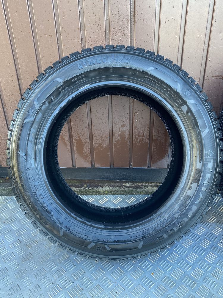 Opony zimowe Triangle 215/60R17C  2022r