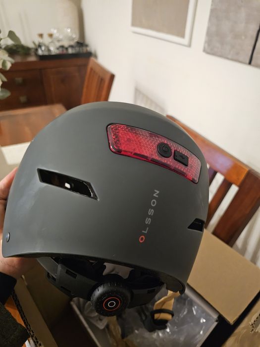 Capacete com luz sinalização