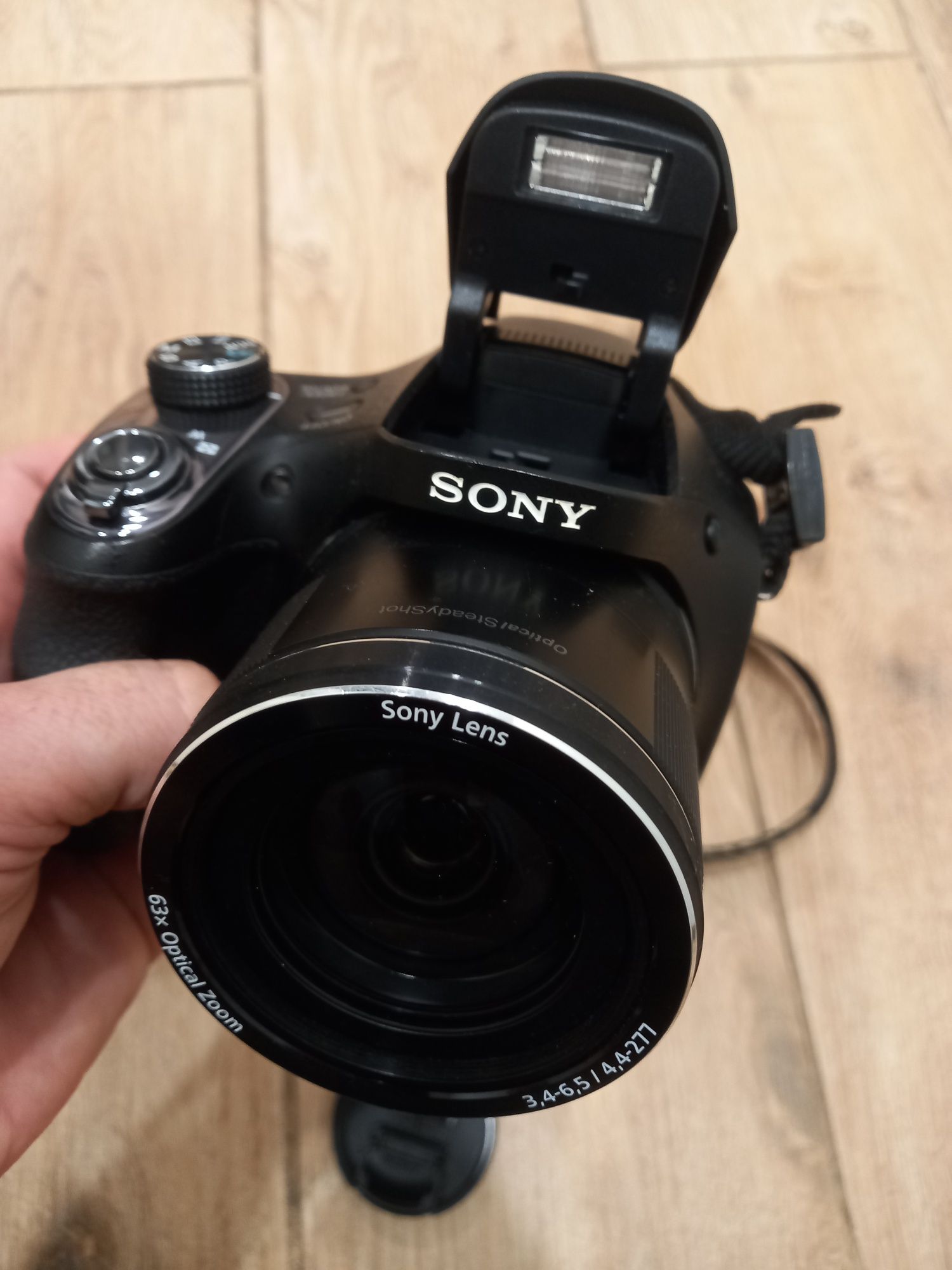 Фотоаппарат Цифрова камера Sony Cyber-Shot DSC-H400