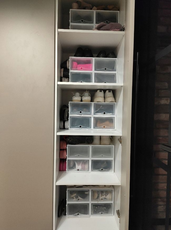 Biała szafka na buty regał z 20 organizerami z klapką