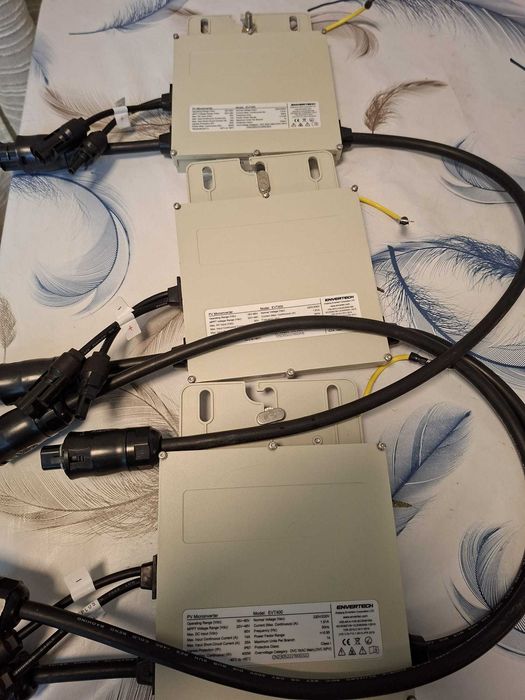 3- Microinversor Fotovoltaico ENVERTECH EVT 400 (usado com 3 meses)
