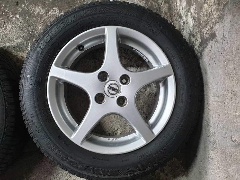Felgi alu Nissan R15 4x100 opony zimowe 185/65R15 5,8mm Semperit