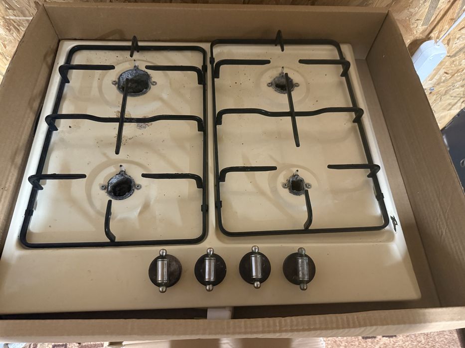 Газова поверхня на 4 комфорки