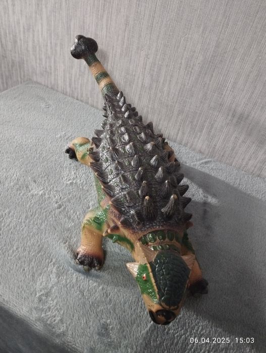 Динозавр резиновий