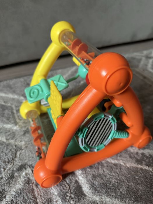 Розвиваюча іграшка.