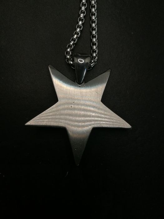 Pendente Satânico com fio