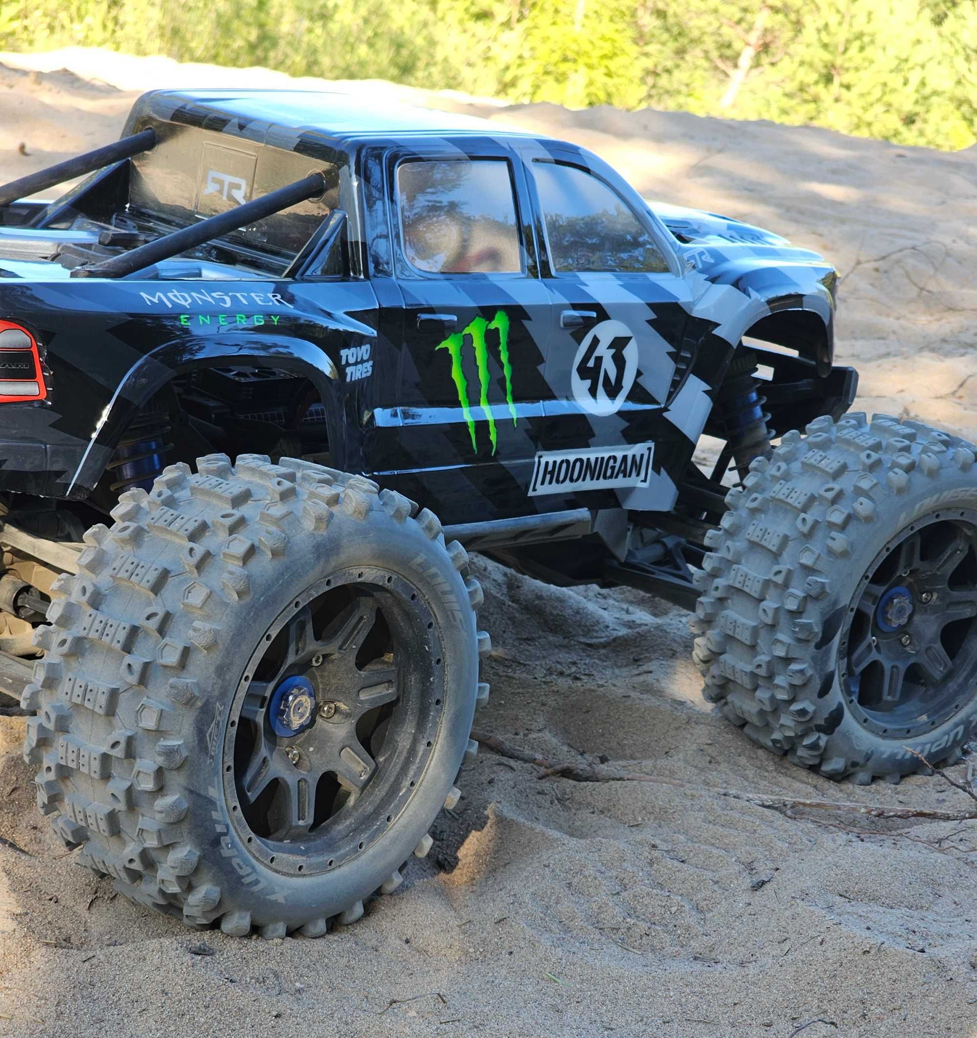 Traxxas Xmaxx Dodge RAM karoseria Monster Energy pomalowana - custom