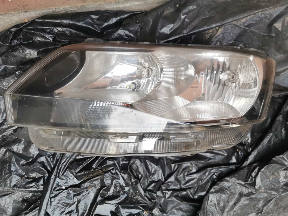 Skoda Rapid Lampa lewa przednia przód